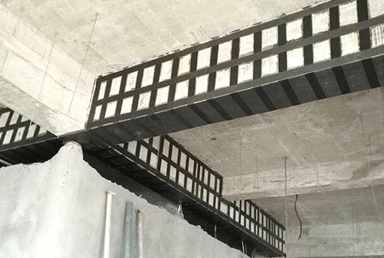 CFRP条带加固混凝土梁